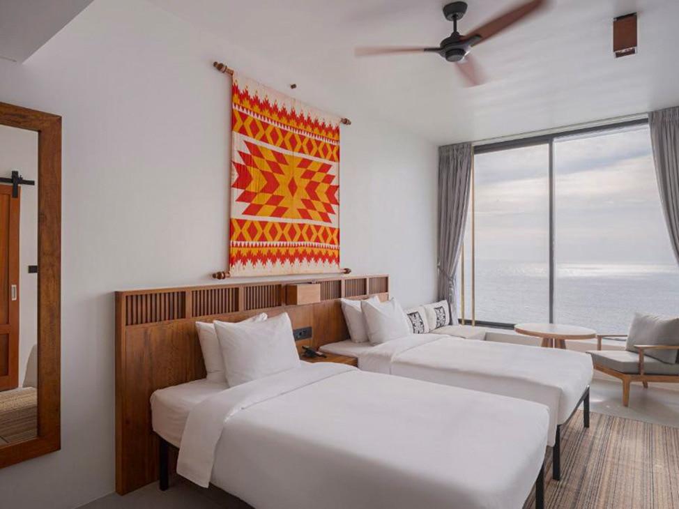 Waterfront hotel in Sri Lanka