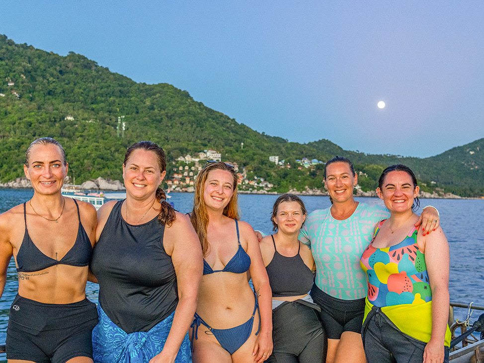 Friends in Koh Tao overlooking viewpoint