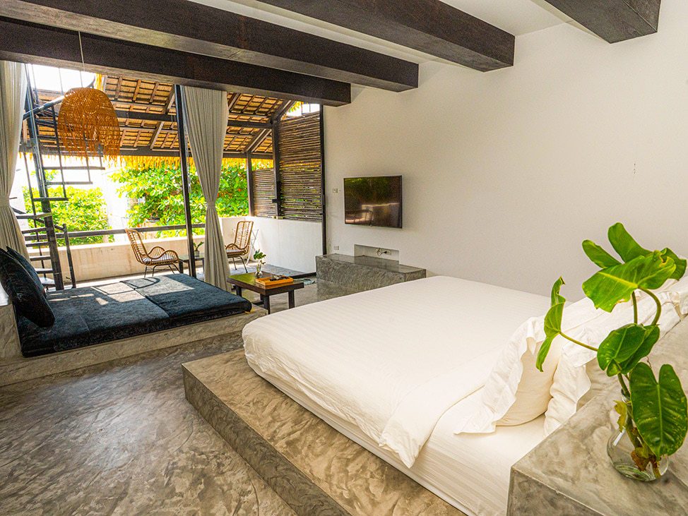 Beach clean up in Koh Tao