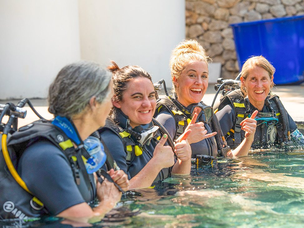 Friends in Koh Tao overlooking viewpoint