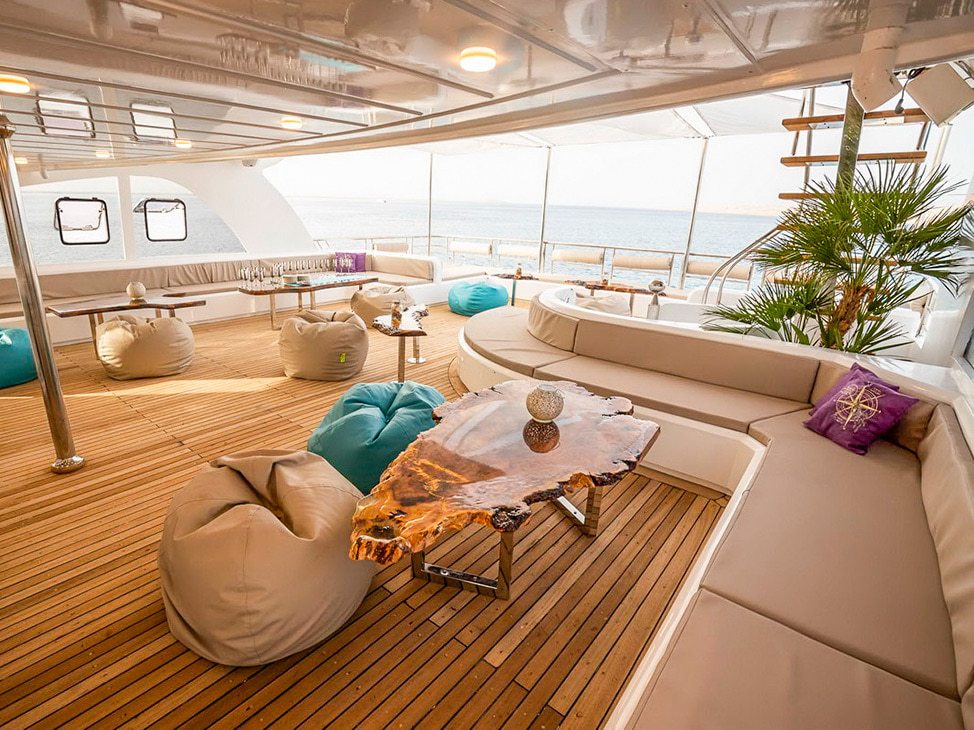 Top Deck lounge space