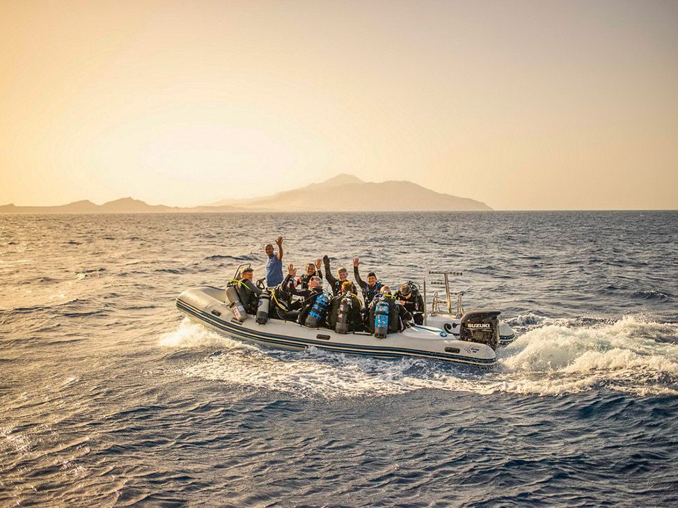 Dive boat heading out